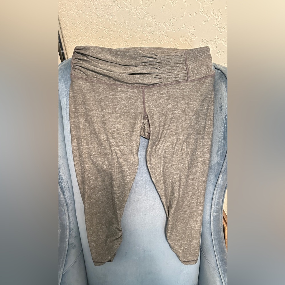 LuluLemon Cropped Pants Sz 8
